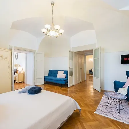 Daire Old World Style Meets Modern Near Charles Bridge *