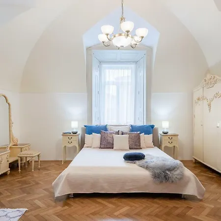 Old World Style Meets Modern Near Charles Bridge Daire