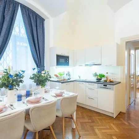 Apartment Old World Style Meets Modern Near Charles Bridge Prague