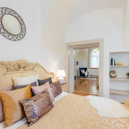Apartment Old World Style Meets Modern Near Charles Bridge Prague