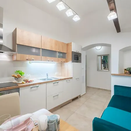 Apartment Old World Style Meets Modern Near Charles Bridge *