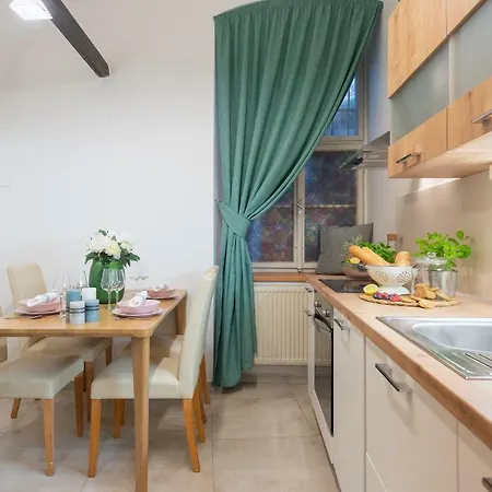Apartment Old World Style Meets Modern Near Charles Bridge